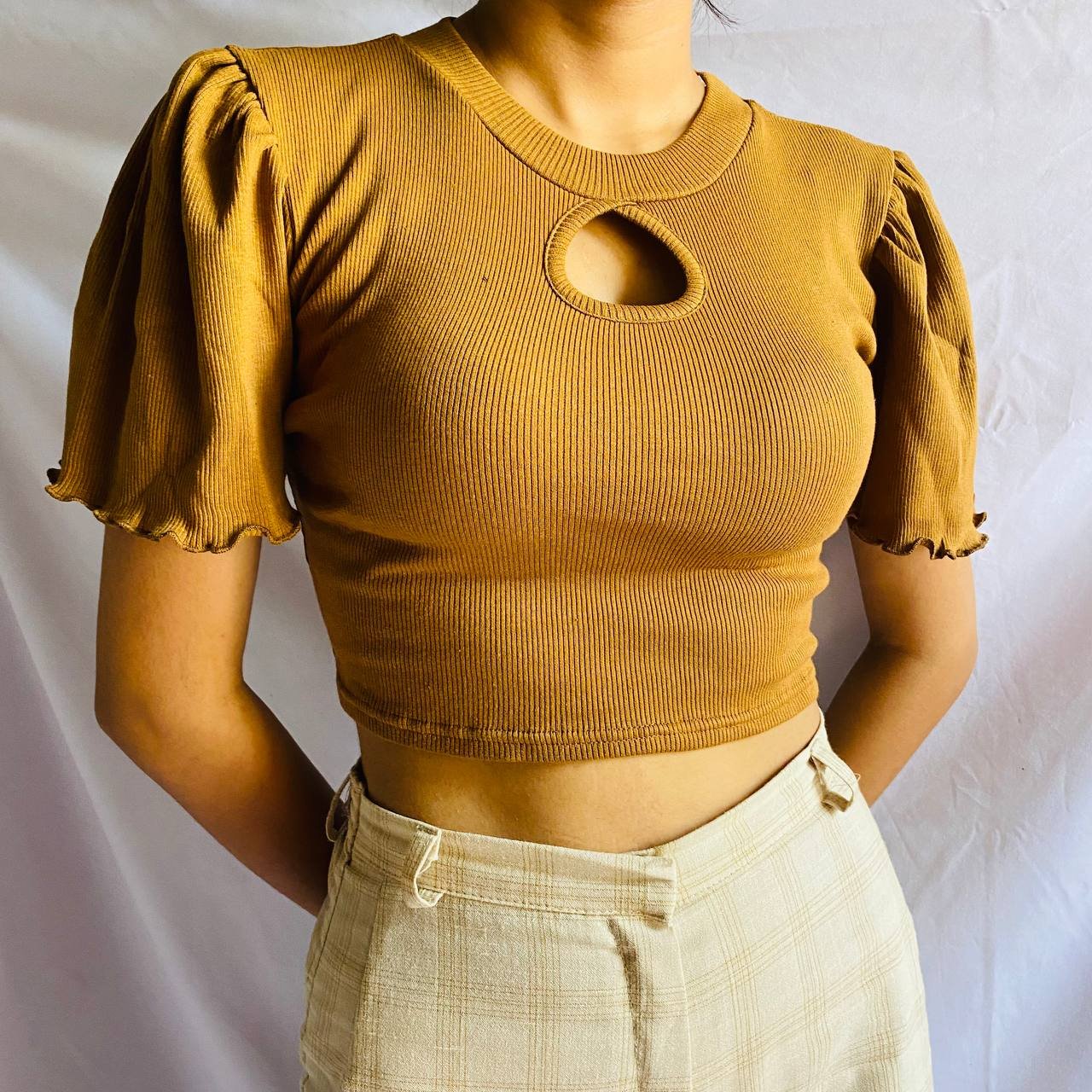 KEYHOLE NECK TOP