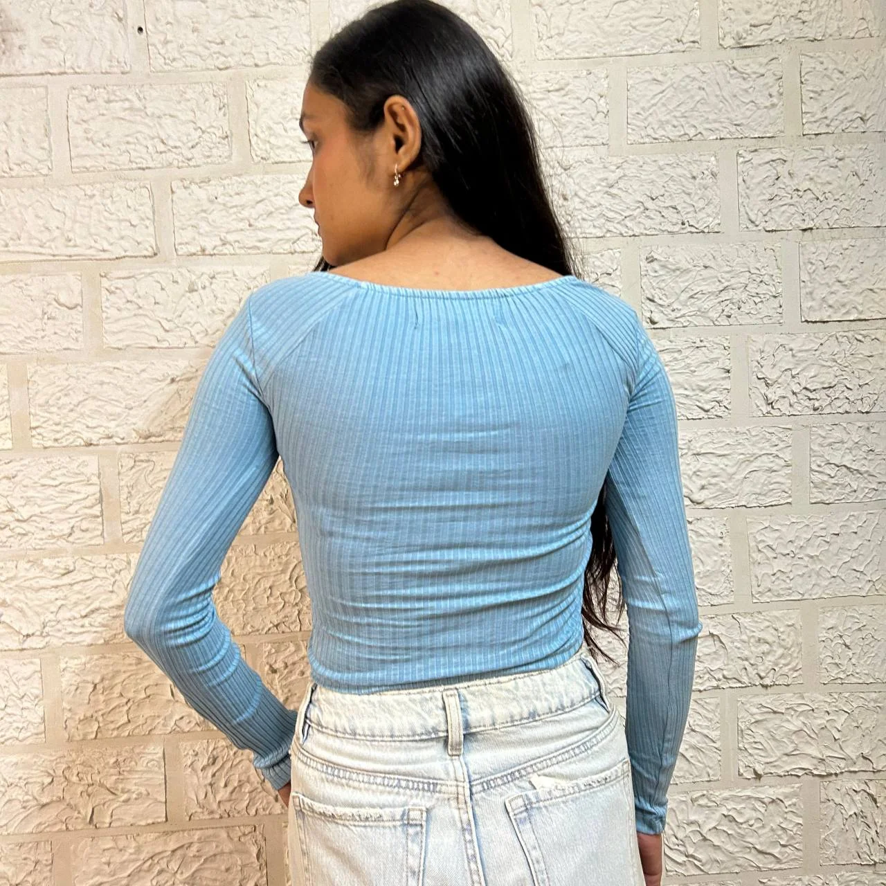 LACED ROUND NECK TOP