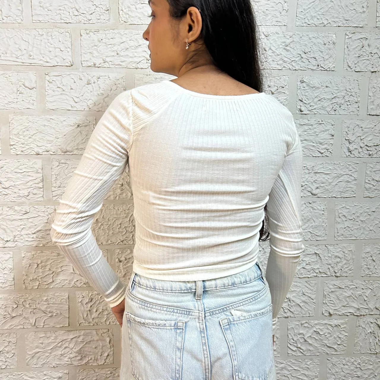 LACED ROUND NECK TOP