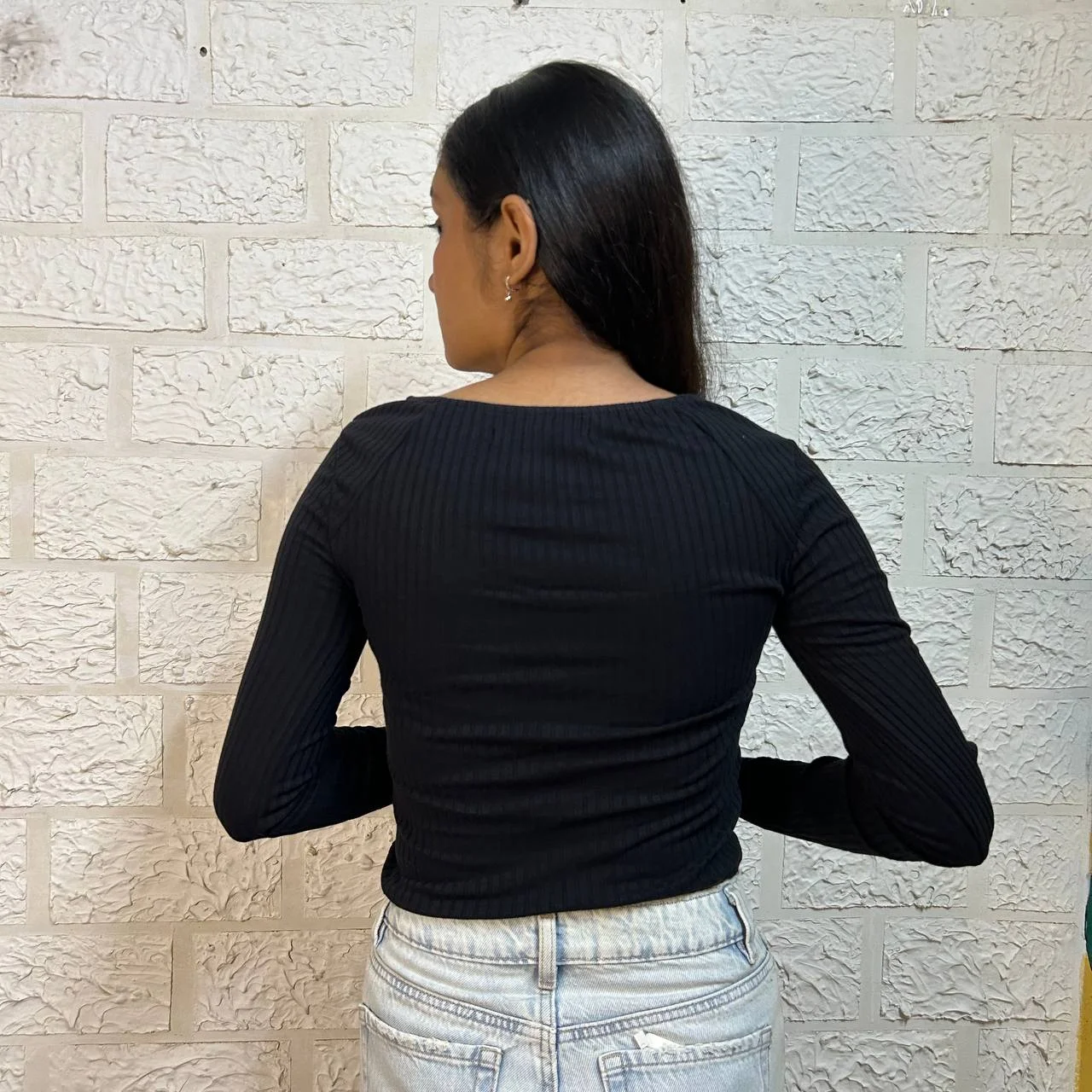 LACED ROUND NECK TOP