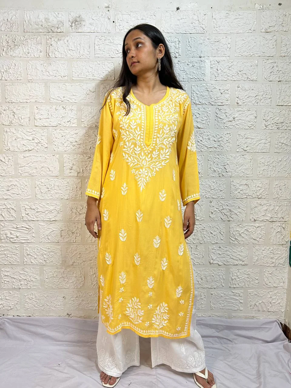 MODAL CHIKANKARI KURTI