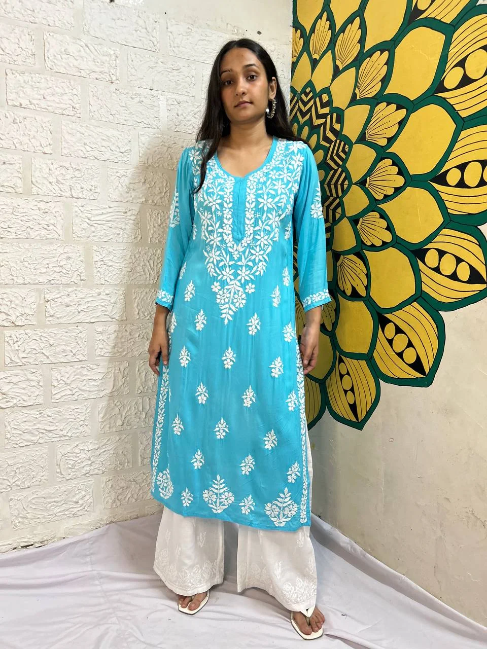 MODAL CHIKANKARI KURTI