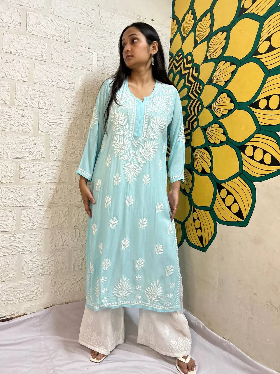 MODAL CHIKANKARI KURTI