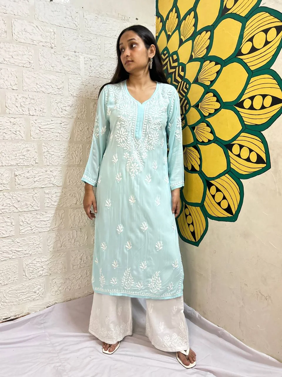 MODAL CHIKANKARI KURTI