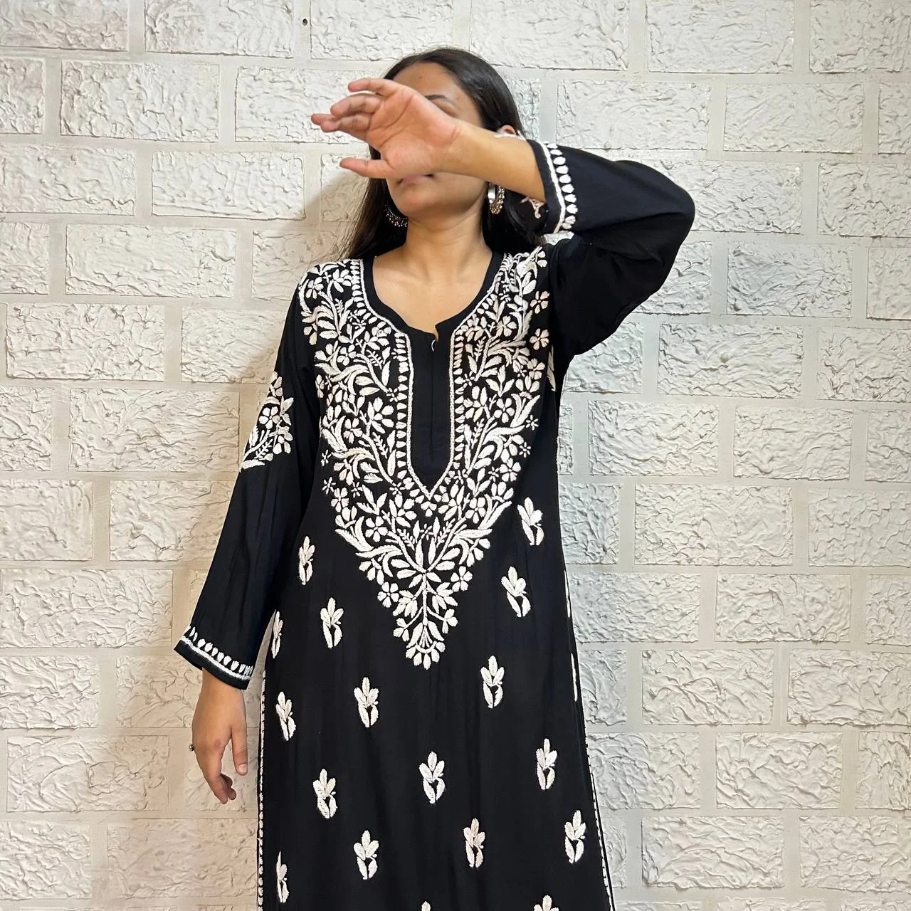 MODAL CHIKANKARI KURTI
