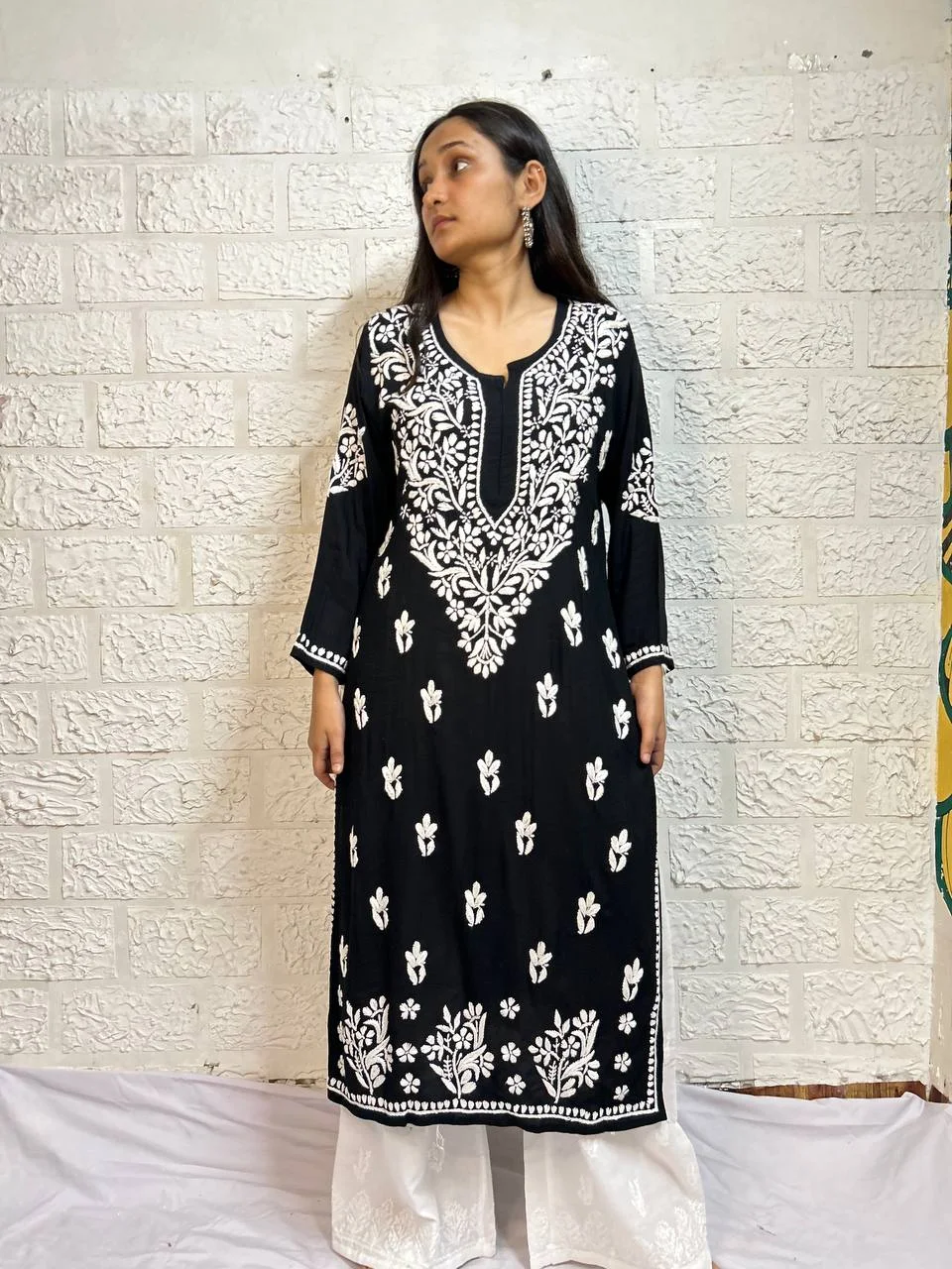 MODAL CHIKANKARI KURTI