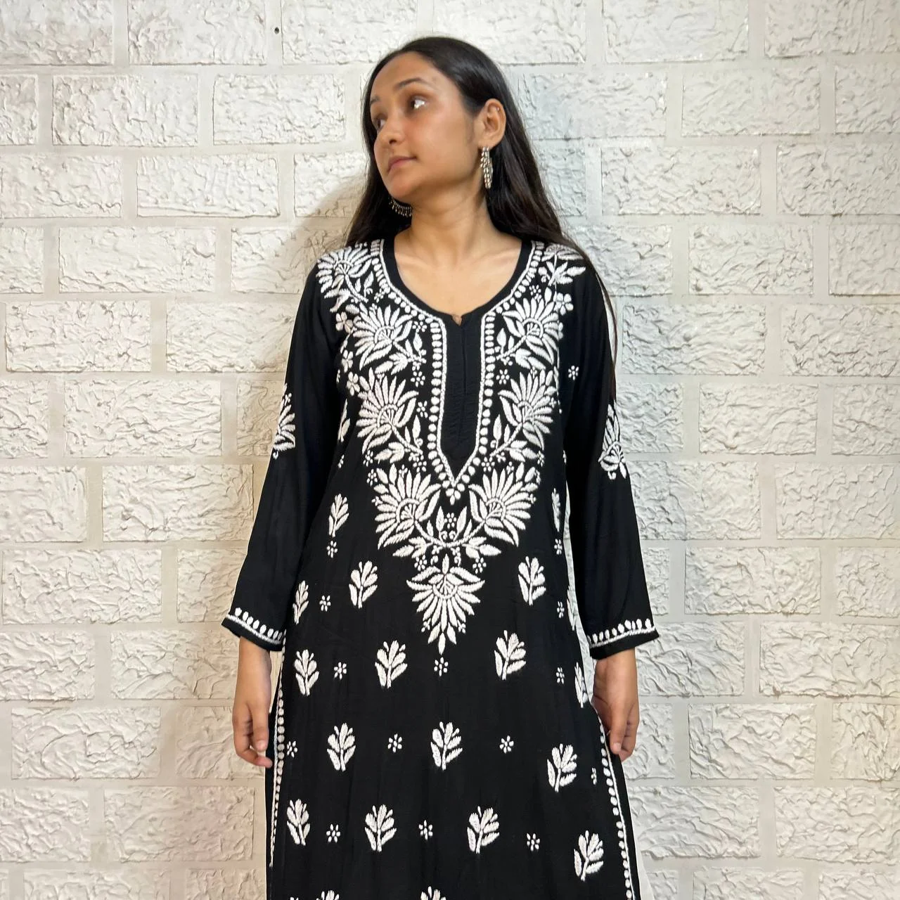 MODAL CHIKANKARI KURTI