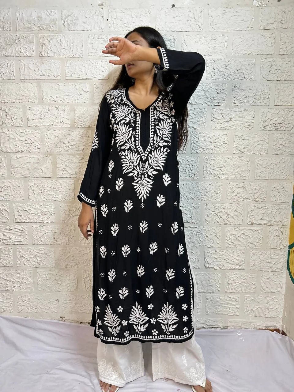 MODAL CHIKANKARI KURTI